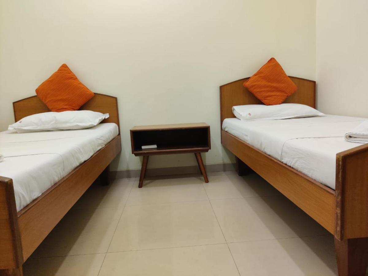 Ymca Colaba Mumbai Hotel Екстериор снимка